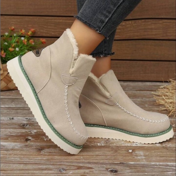 SHEIN nwot vegan leather Sherpa line chunky sole boots - Picture 1 of 8